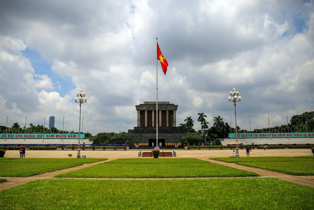 ha chi minh mausoleum - Hanoi itinerary